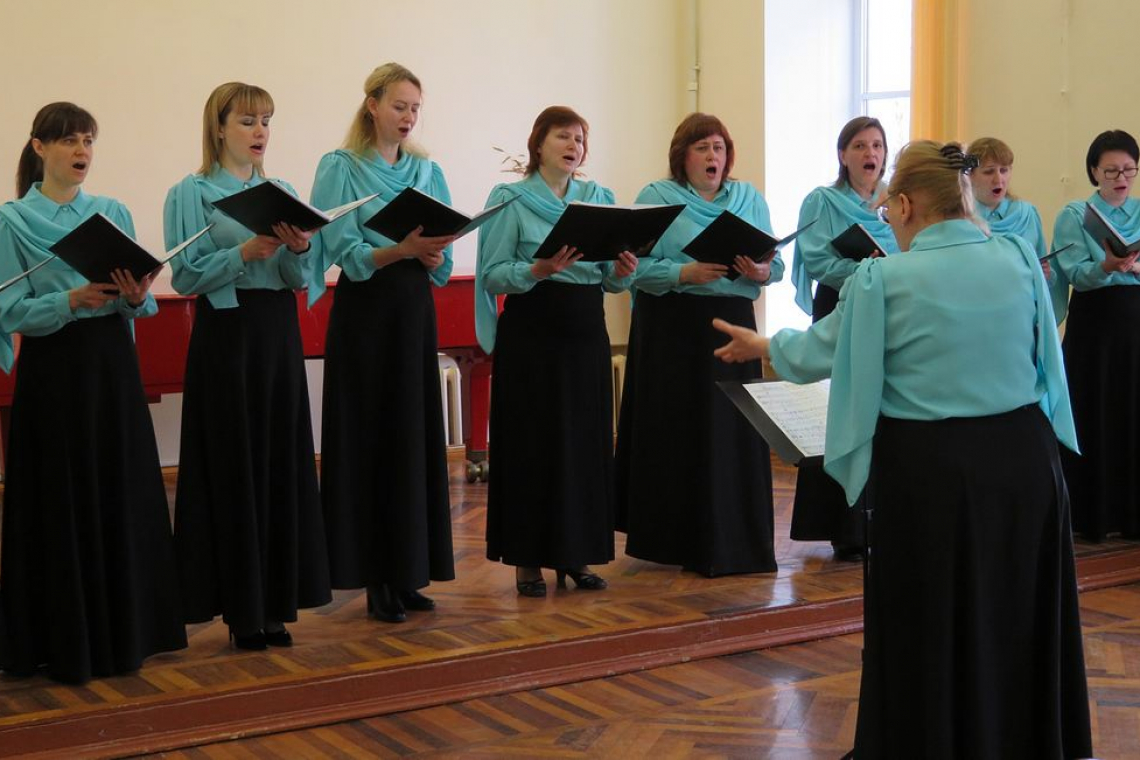 В Новгородской областной библиотеке выступил Академический женский хор под руководством Марины Поповой