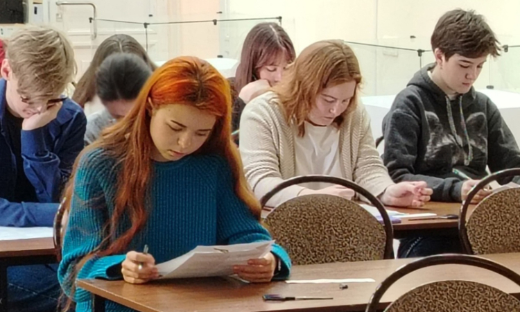 Просветительская акция «Литературный диктант» прошла в библиотеках Новгородской области