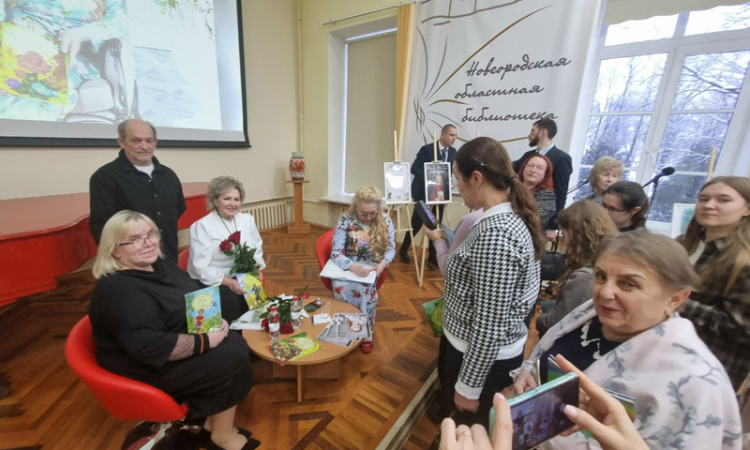 Добрые сказки и яркие краски: встреча с писательницей Еленой Веленой