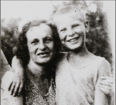 Подпольщики Должинской группы Н.П. Васильева с сыном Мишей (фото 1939 г. Из личного архива семьи Васильевой)